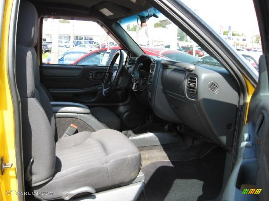 2003 S10 ZR2 Extended Cab 4x4 - Yellow / Graphite photo #8