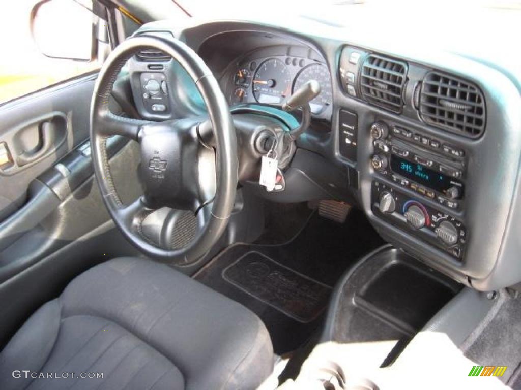 2003 S10 ZR2 Extended Cab 4x4 - Yellow / Graphite photo #10
