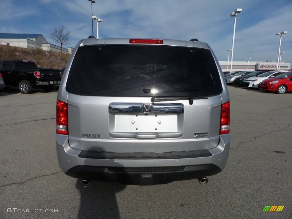 2015 Pilot Touring 4WD - Alabaster Silver Metallic / Black photo #5