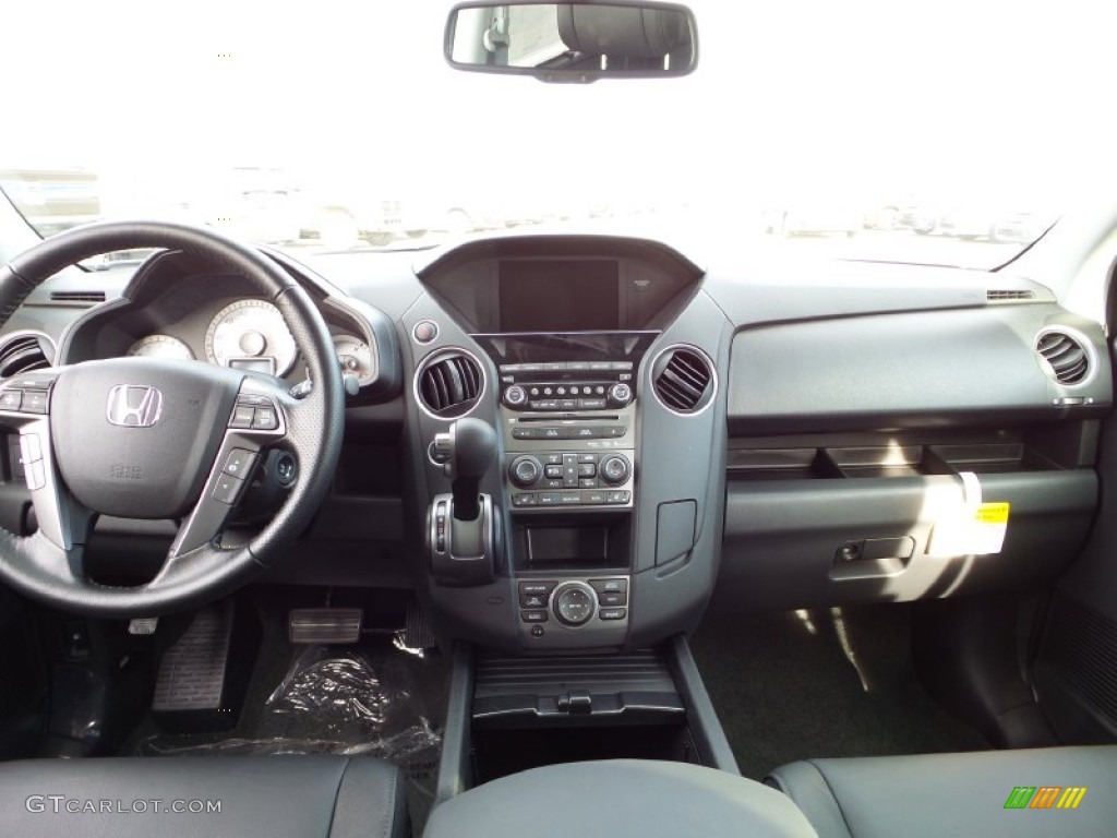 2015 Pilot Touring 4WD - Alabaster Silver Metallic / Black photo #17