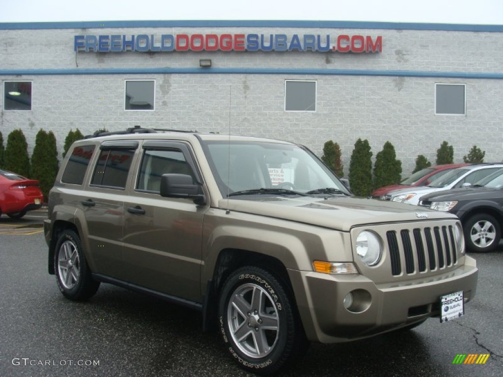 2007 Patriot Sport 4x4 - Light Khaki Metallic / Pastel Pebble Beige photo #1