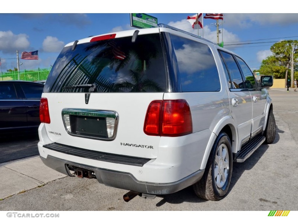 2003 Navigator Luxury - Oxford White / Light Parchment photo #23