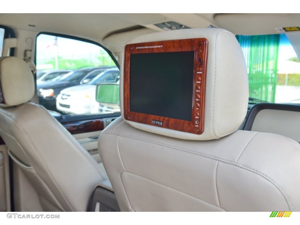 2003 Navigator Luxury - Oxford White / Light Parchment photo #33