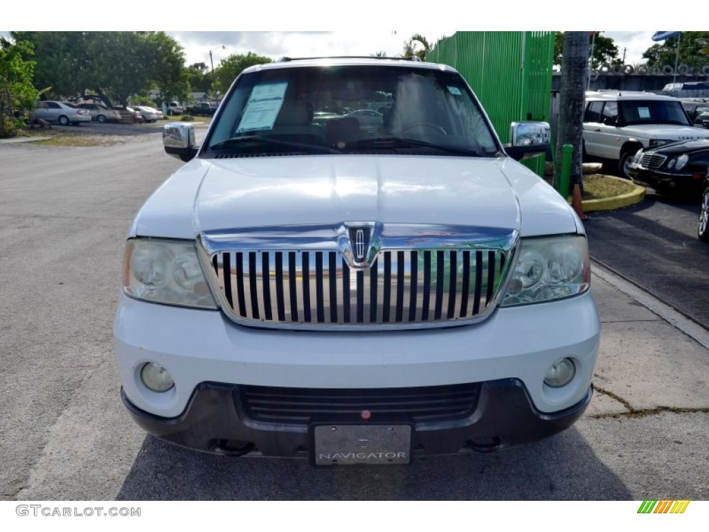 2003 Navigator Luxury - Oxford White / Light Parchment photo #35