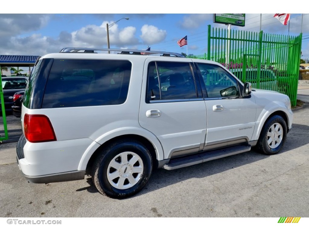 2003 Navigator Luxury - Oxford White / Light Parchment photo #40