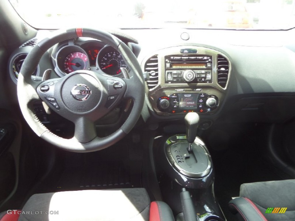 2014 Nissan Juke NISMO RS Dashboard Photos