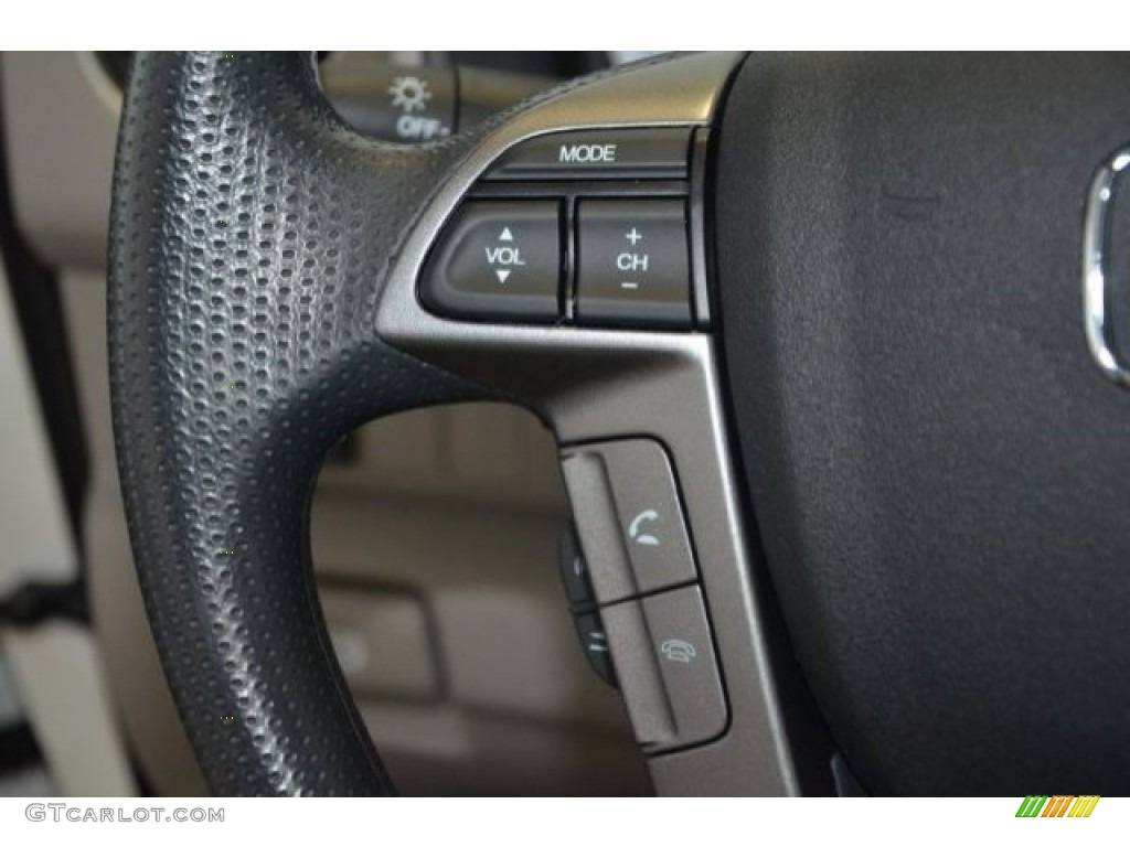 2015 Pilot LX - Taffeta White / Gray photo #15