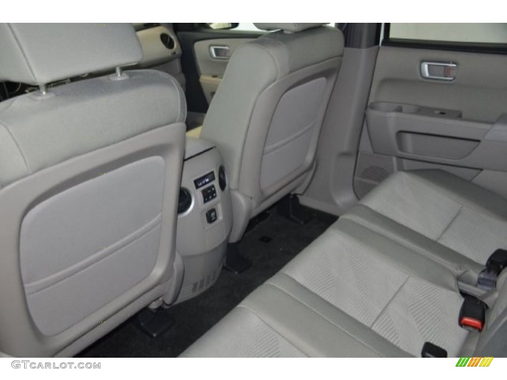2015 Pilot LX - Taffeta White / Gray photo #19