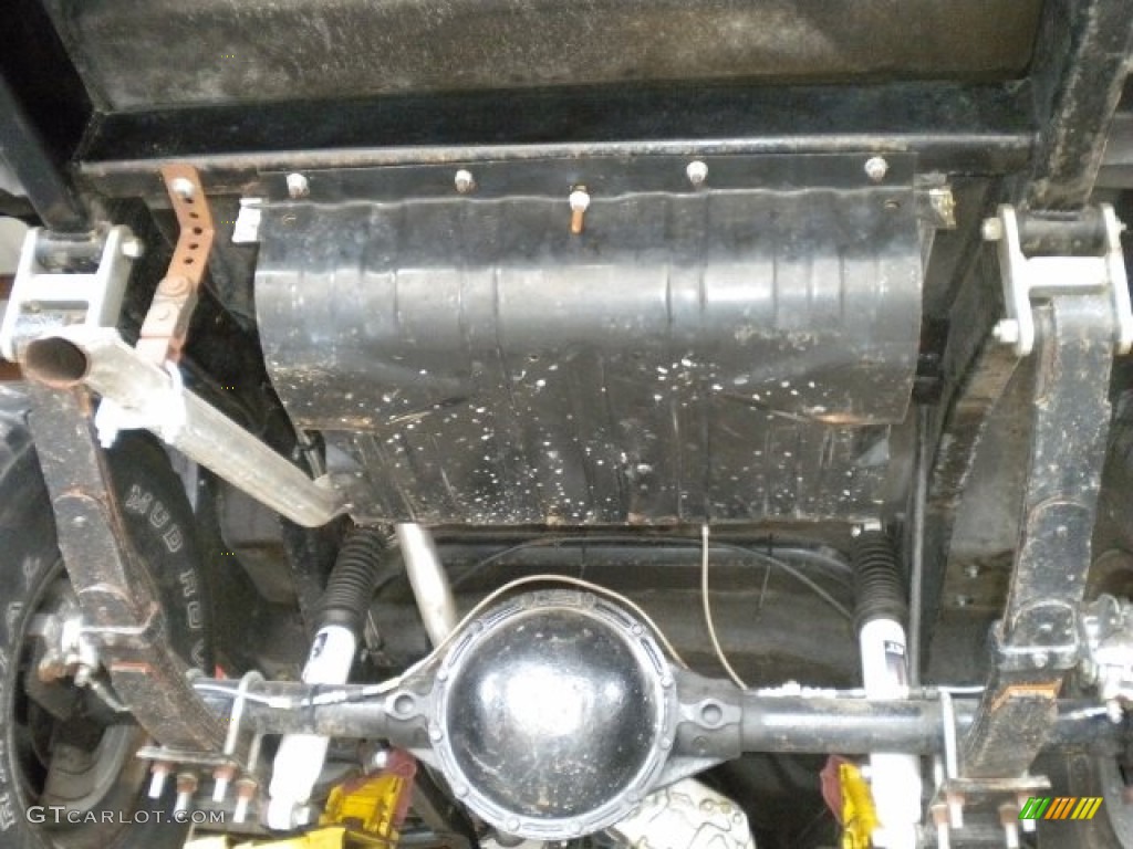 1984 Jeep Scrambler CJ-8 4x4 Undercarriage Photo #103001655