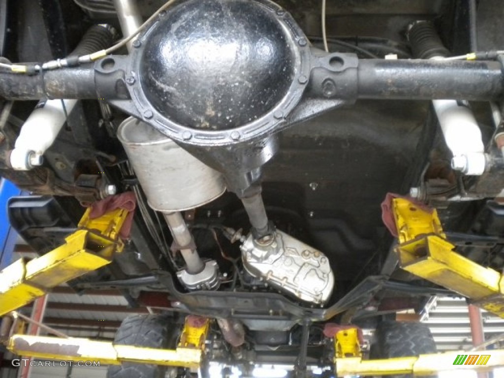 1984 Jeep Scrambler CJ-8 4x4 Undercarriage Photo #103001673