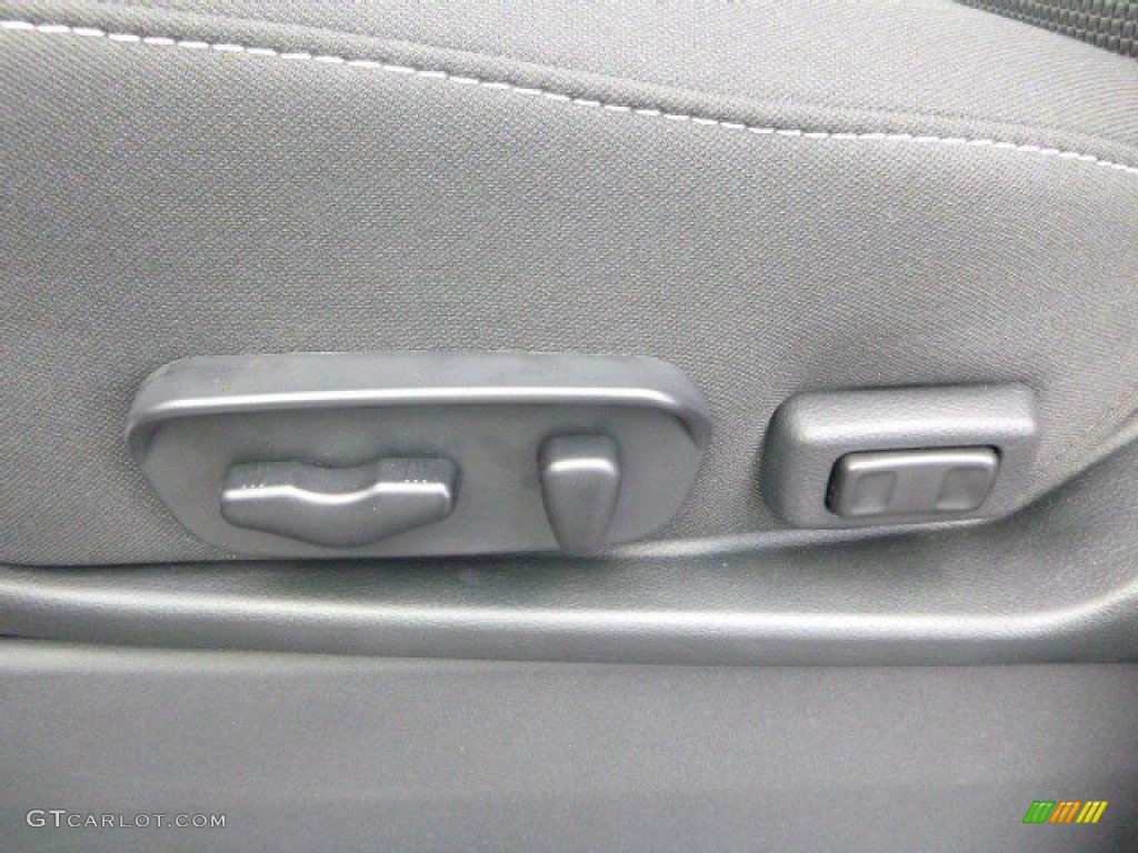 2015 Nissan Titan PRO-4X Crew Cab 4x4 Controls Photos