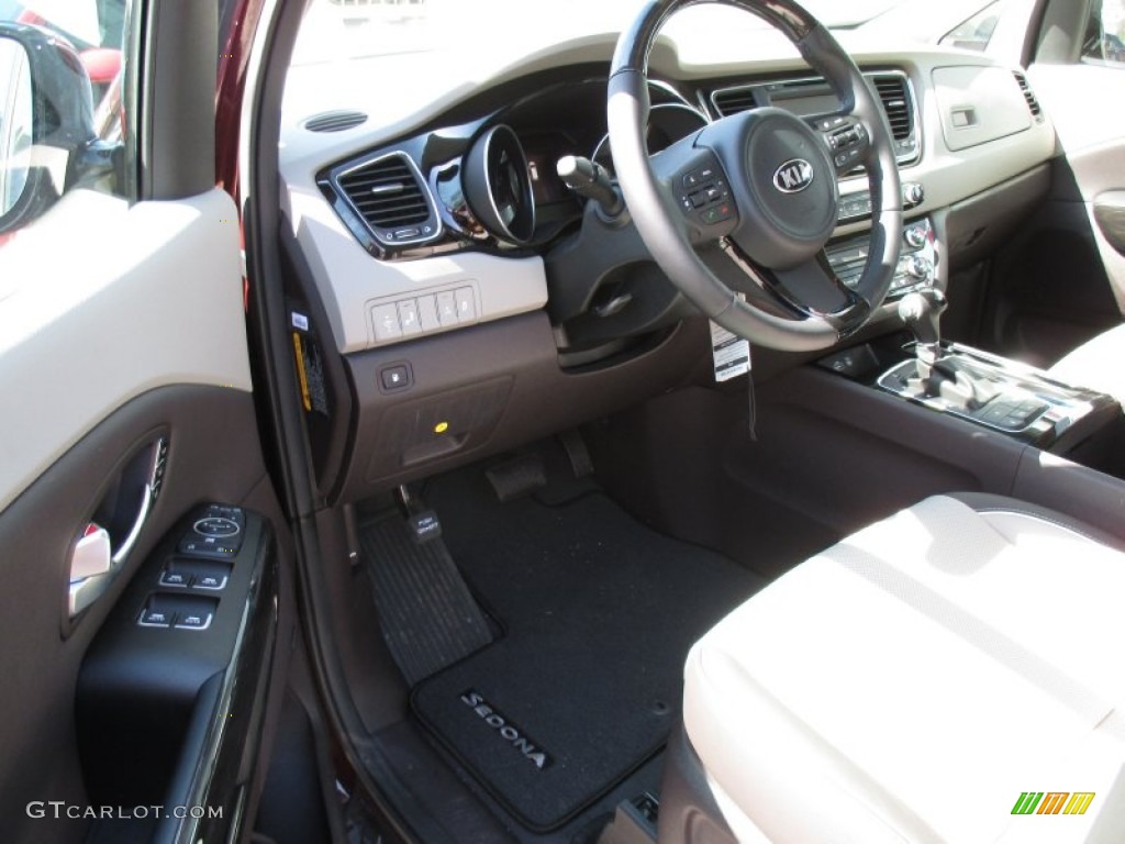 Burgundy Interior 2015 Kia Sedona Limited Photo #103004580