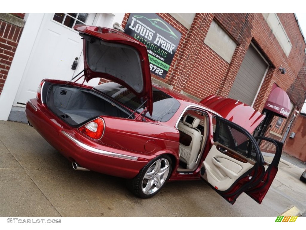 2006 XJ Super V8 - Radiance Red Metallic / Ivory photo #50