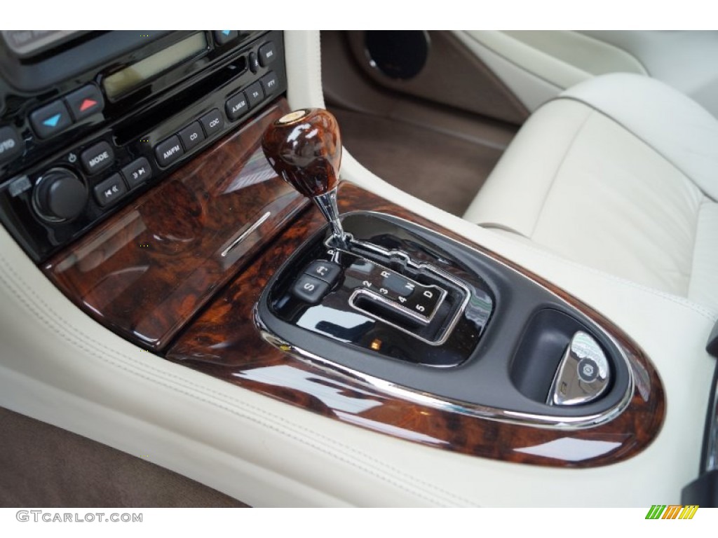 2006 XJ Super V8 - Radiance Red Metallic / Ivory photo #65