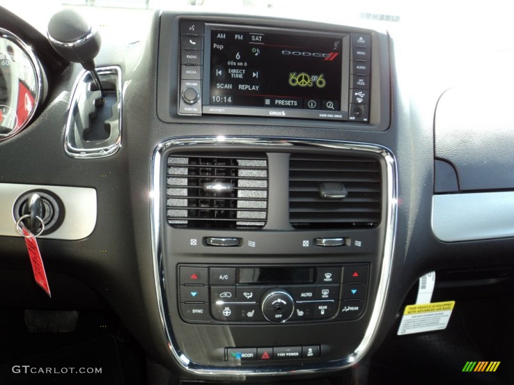 2015 Dodge Grand Caravan R/T Controls Photo #103013337