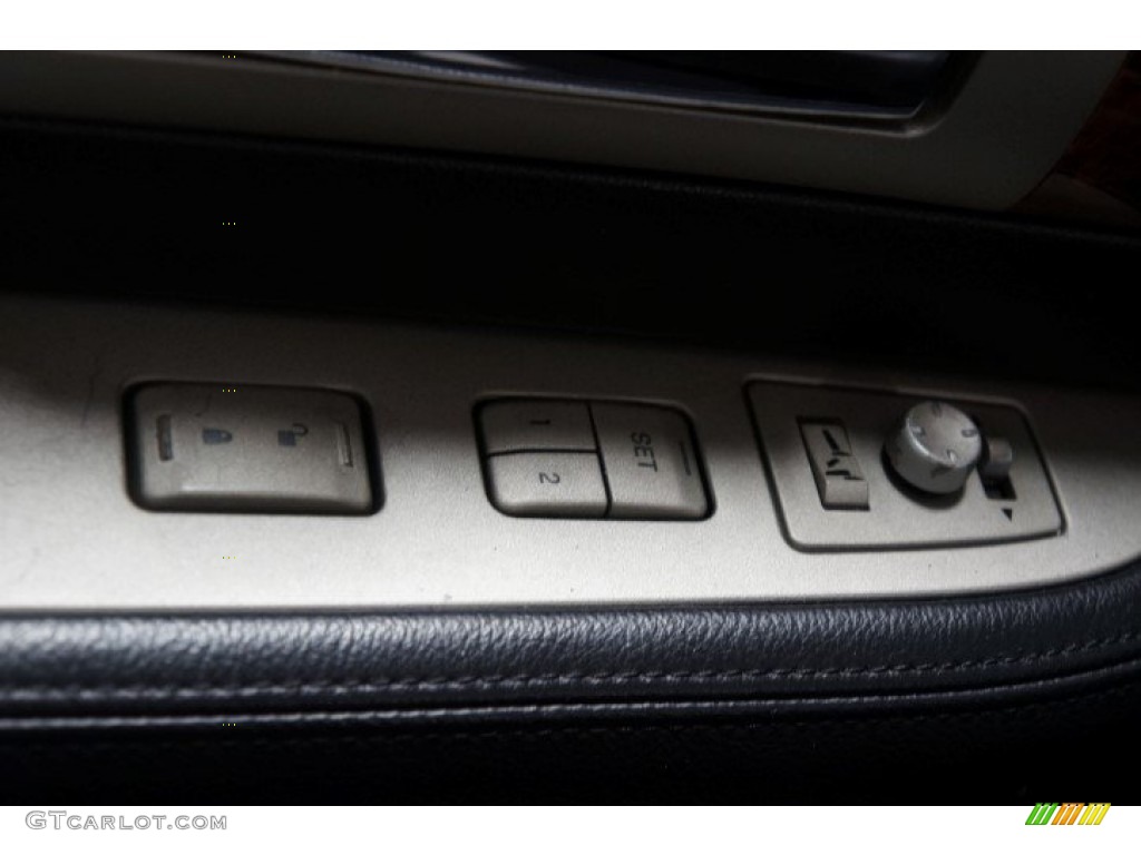 2003 Navigator Luxury - Black / Black photo #13