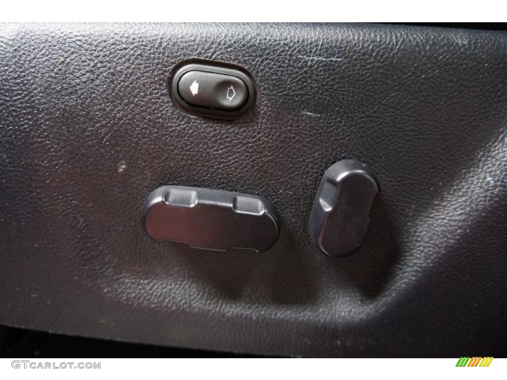 2003 Navigator Luxury - Black / Black photo #20