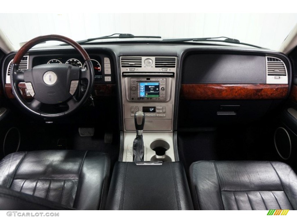 2003 Navigator Luxury - Black / Black photo #22