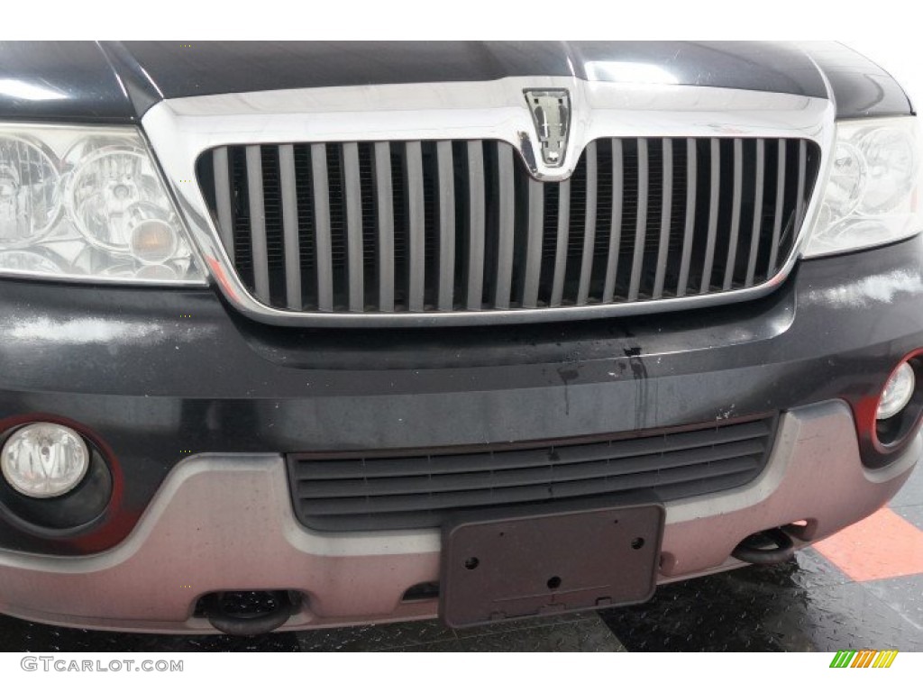 2003 Navigator Luxury - Black / Black photo #43