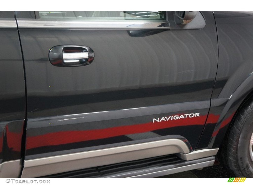 2003 Navigator Luxury - Black / Black photo #50