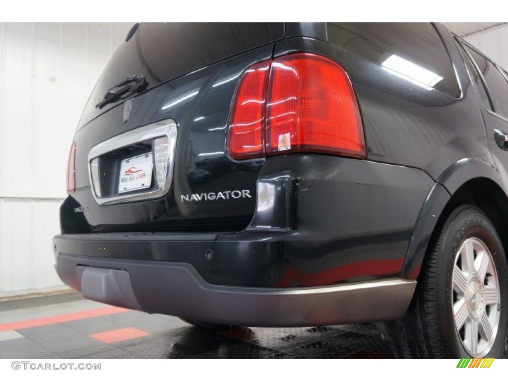 2003 Navigator Luxury - Black / Black photo #59