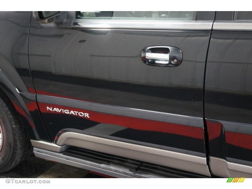 2003 Navigator Luxury - Black / Black photo #66