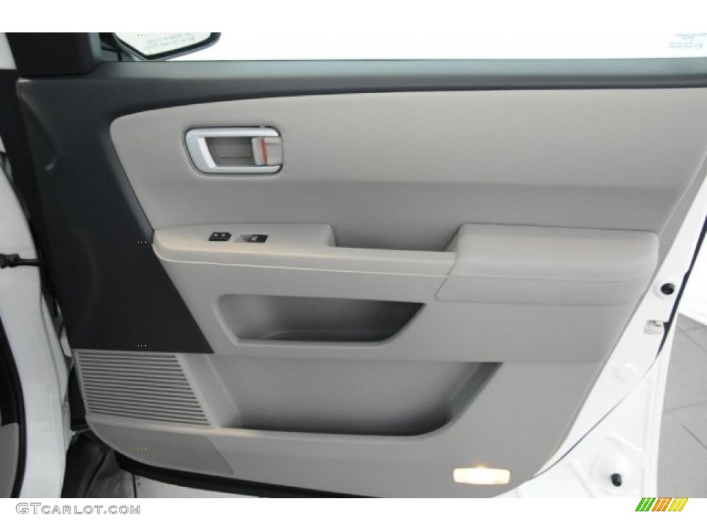 2015 Pilot SE - Taffeta White / Gray photo #24