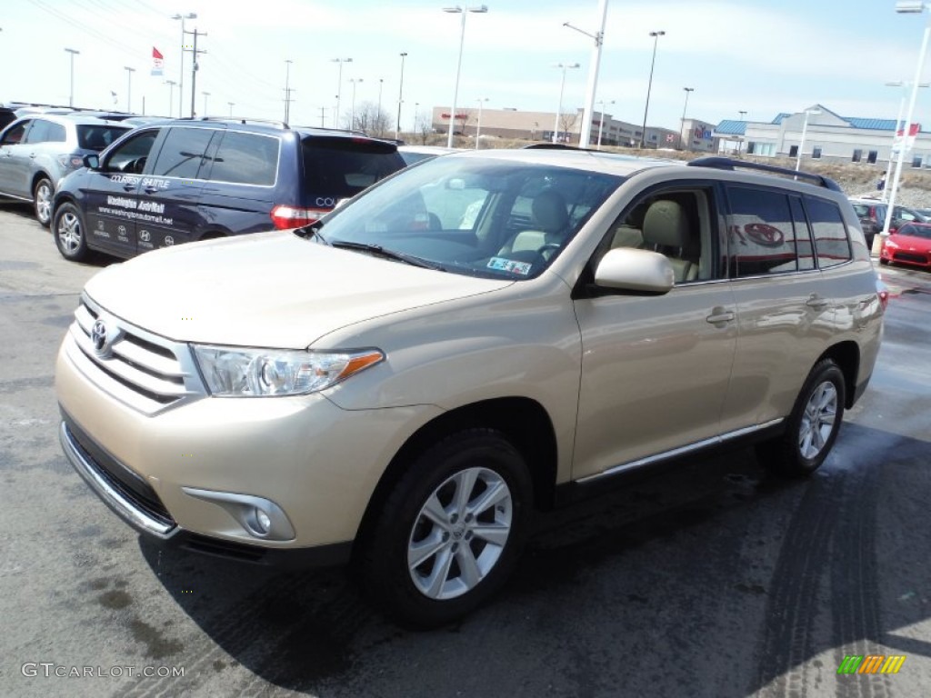 Sandy Beach Metallic 2012 Toyota Highlander SE 4WD Exterior Photo #103021710