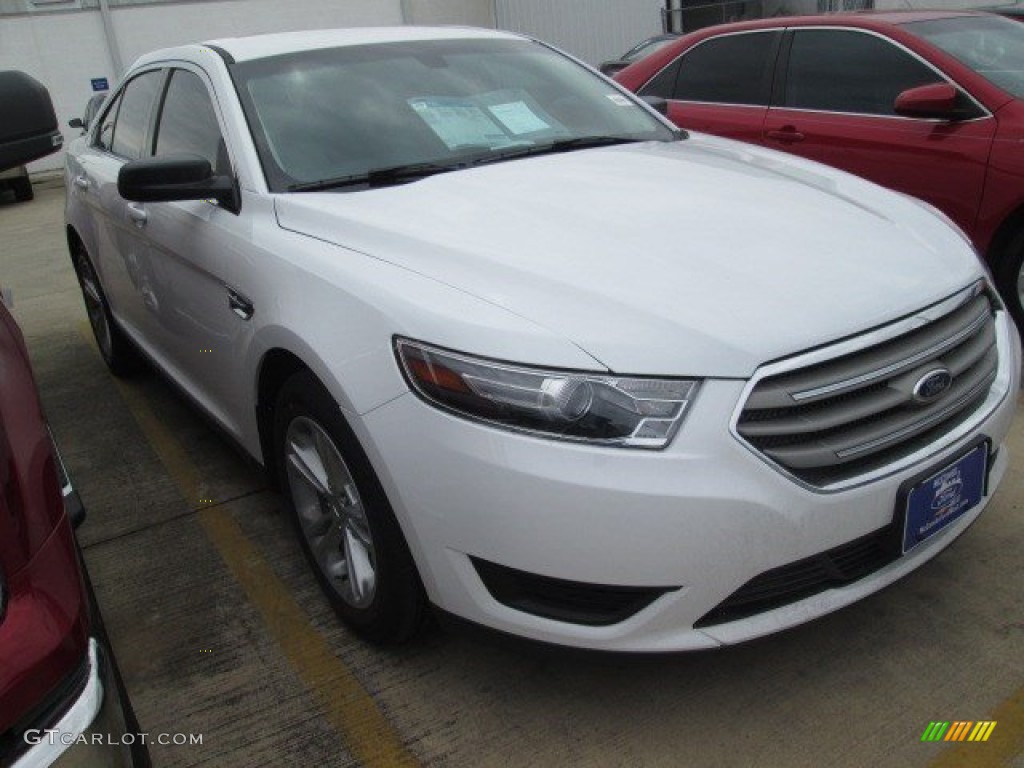 2015 Taurus SE - Oxford White / Dune photo #1
