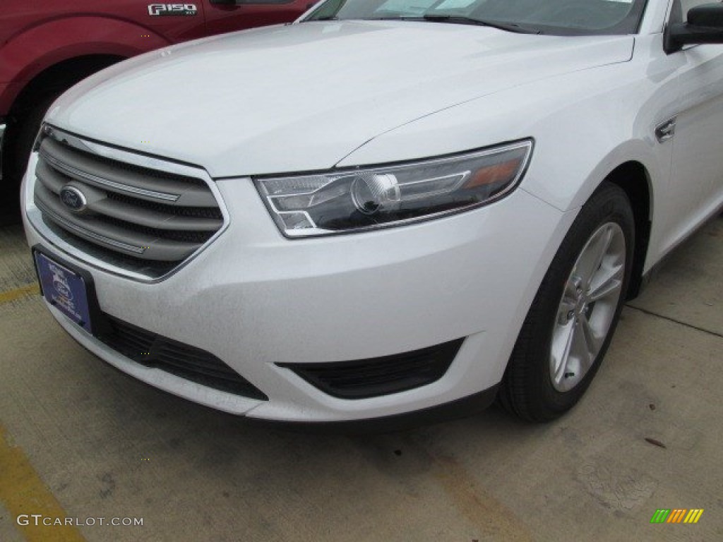 2015 Taurus SE - Oxford White / Dune photo #4