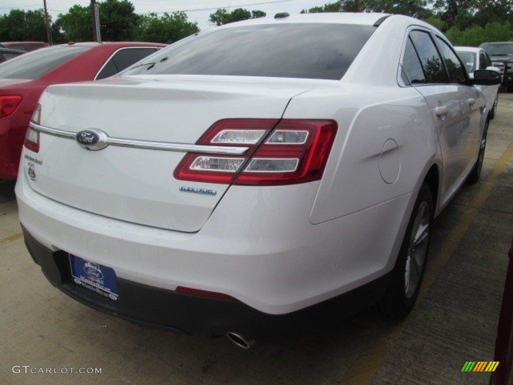 2015 Taurus SE - Oxford White / Dune photo #9