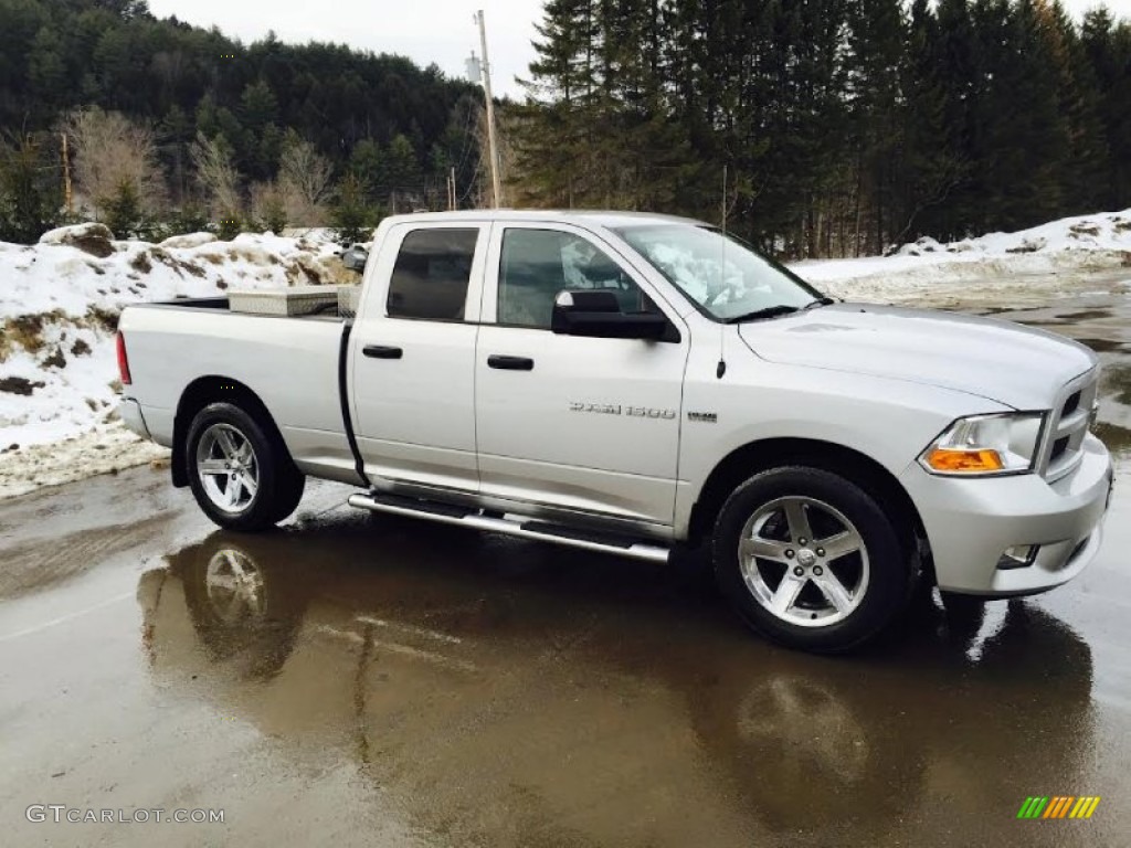 2012 Ram 1500 ST Quad Cab 4x4 - Bright Silver Metallic / Dark Slate Gray/Medium Graystone photo #2