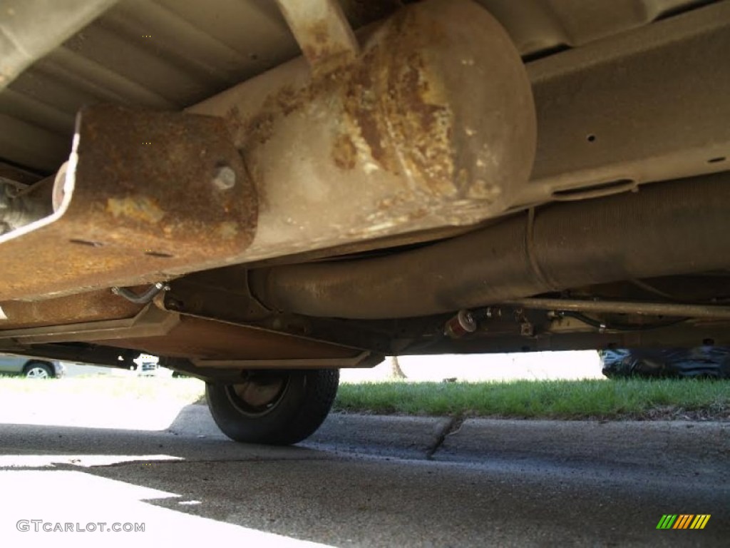 1983 Volkswagen Vanagon Camper Undercarriage Photo #103023993