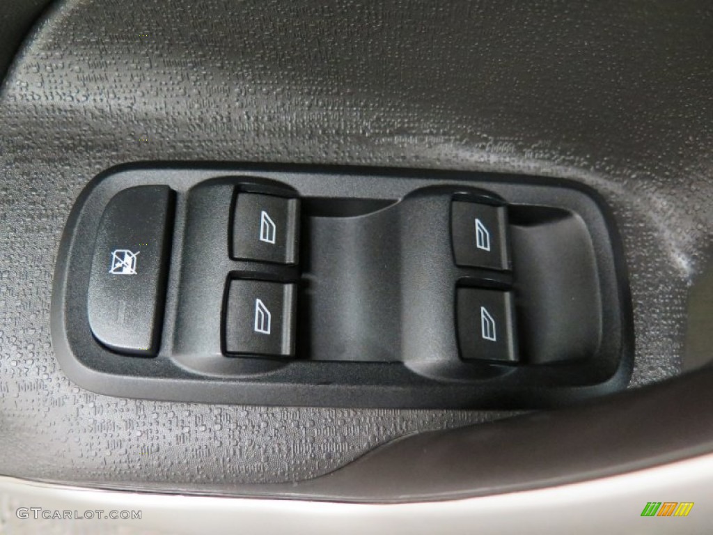 2013 Ford Fiesta Titanium Hatchback Controls Photo #103026003