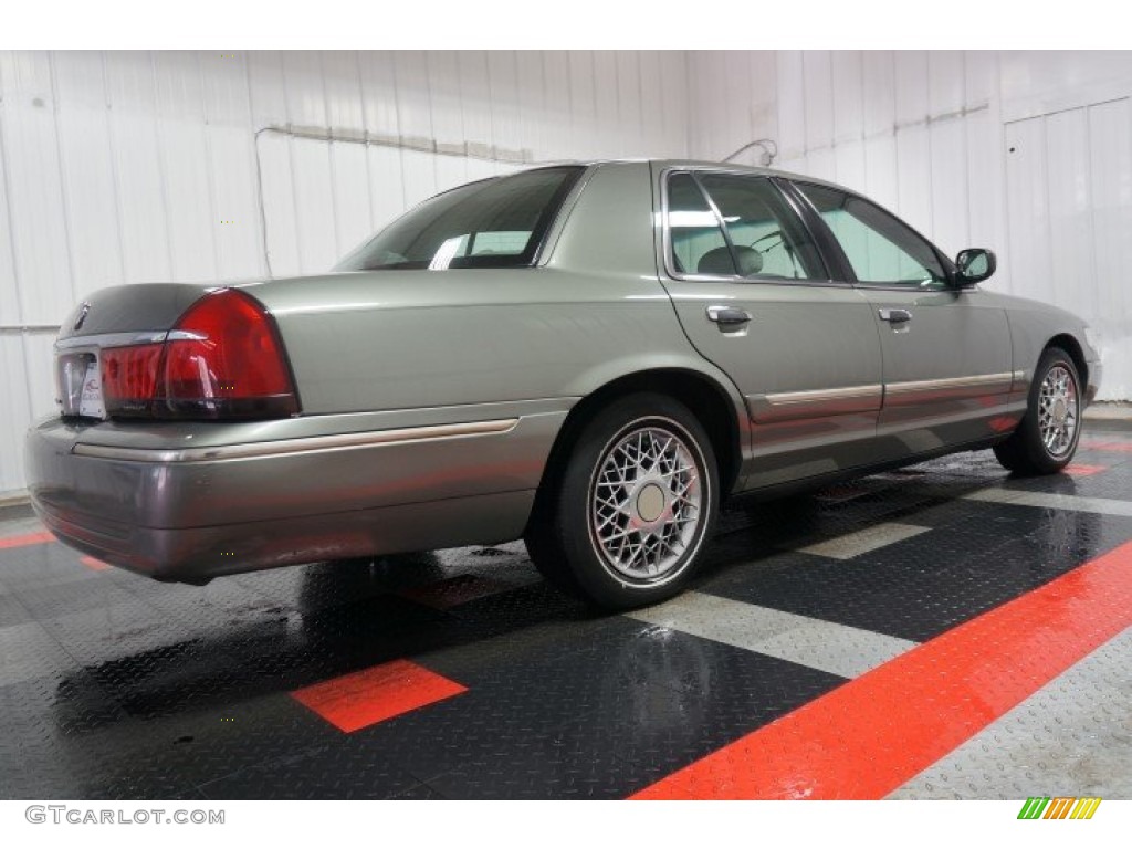 2002 Grand Marquis GS - Spruce Green Metallic / Light Graphite Grey photo #8