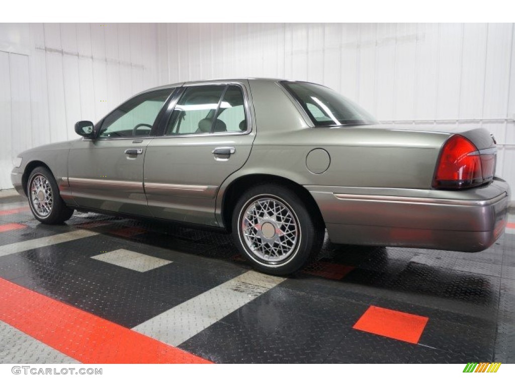 2002 Grand Marquis GS - Spruce Green Metallic / Light Graphite Grey photo #12