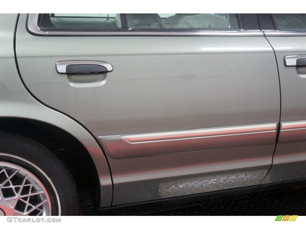 2002 Grand Marquis GS - Spruce Green Metallic / Light Graphite Grey photo #44