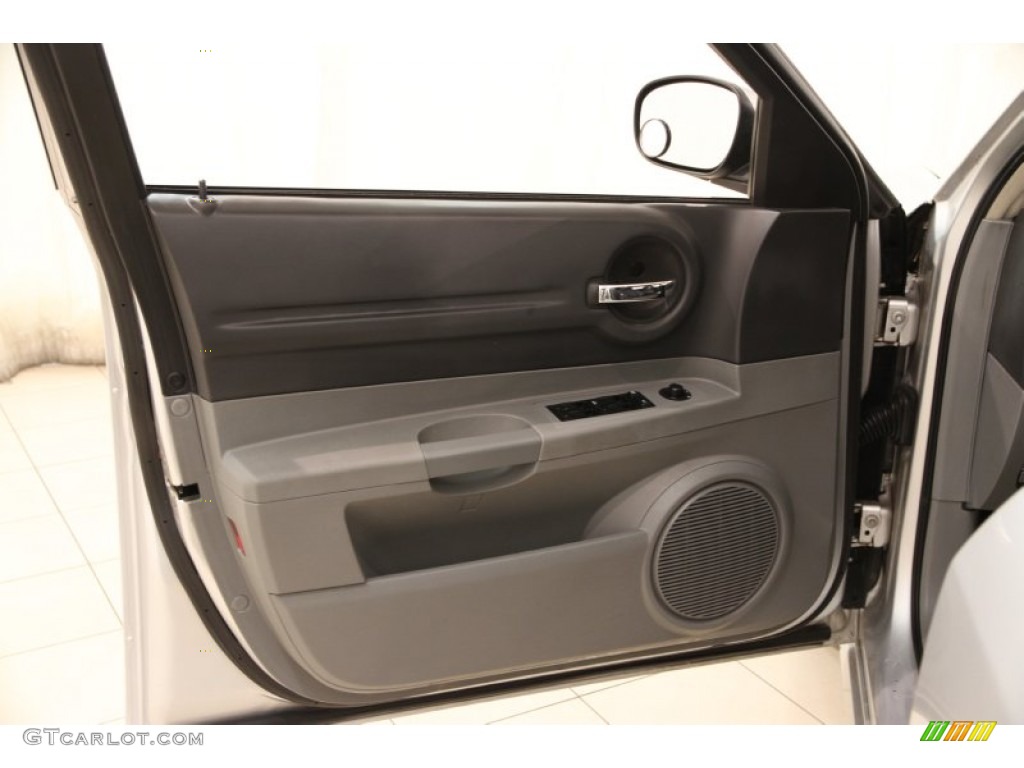 2005 Dodge Magnum SXT AWD Dark Slate Gray/Medium Slate Gray Door Panel Photo #103034293