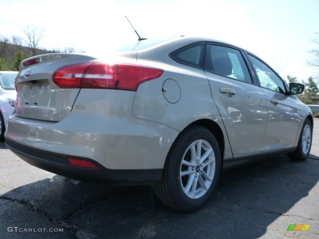 2015 Focus SE Sedan - Tectonic Metallic / Charcoal Black photo #2