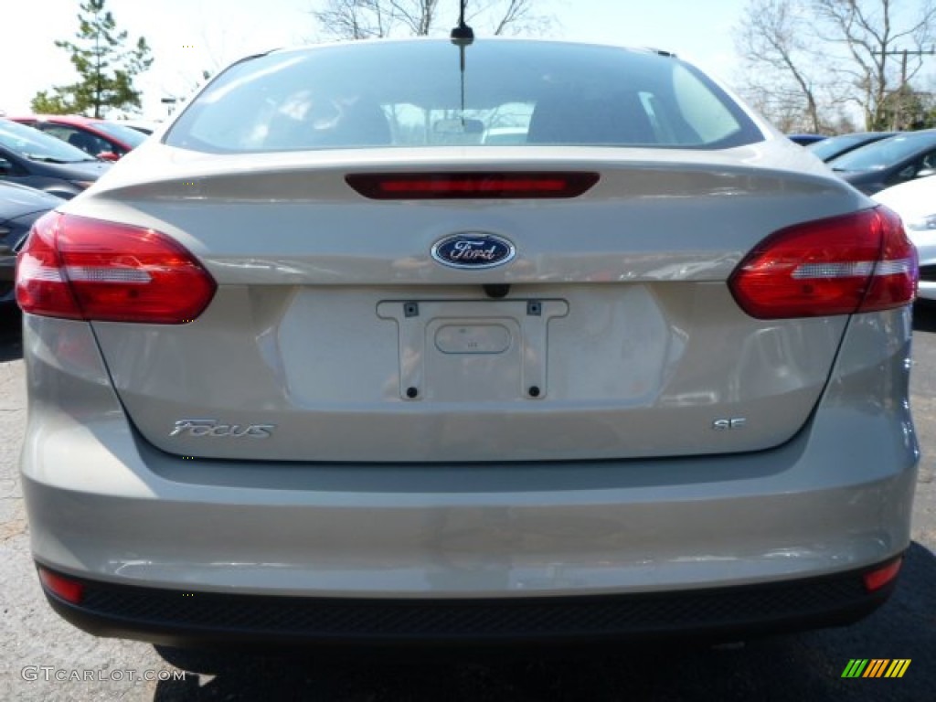 2015 Focus SE Sedan - Tectonic Metallic / Charcoal Black photo #3