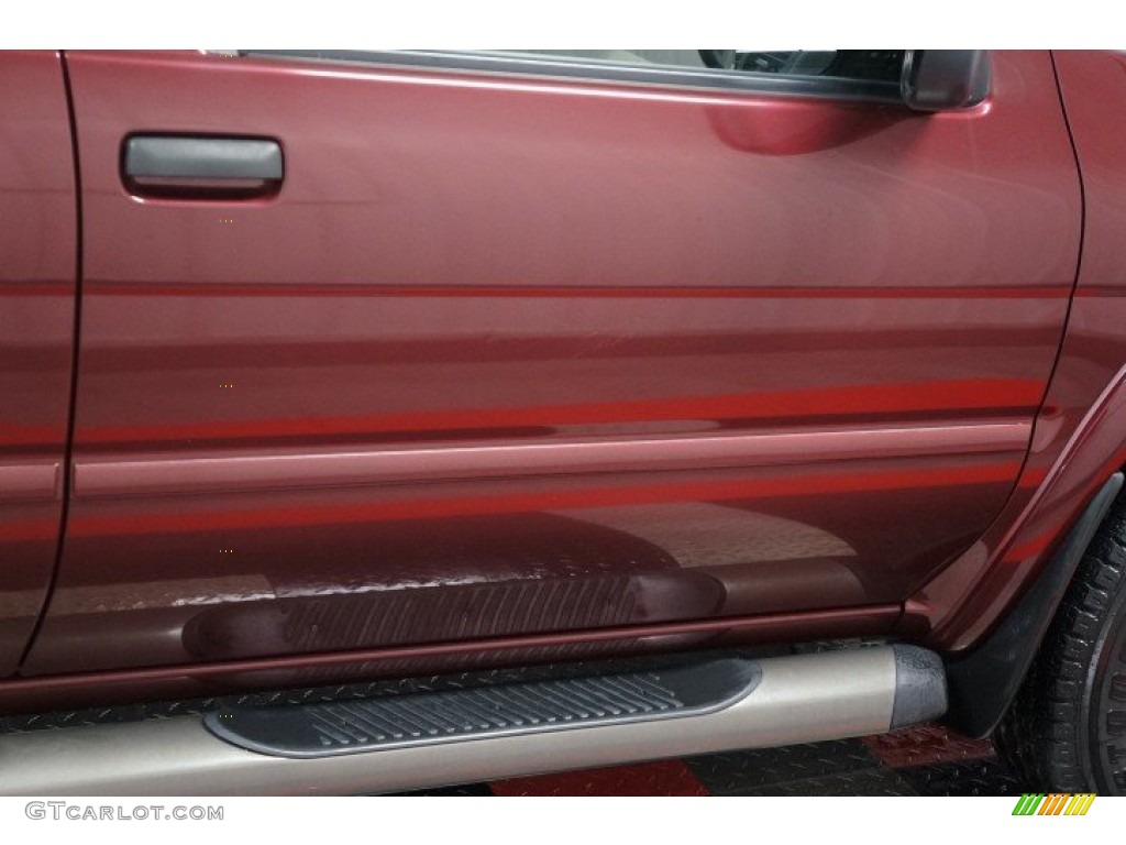 2004 Pathfinder SE 4x4 - Merlot Red Pearl / Charcoal photo #42