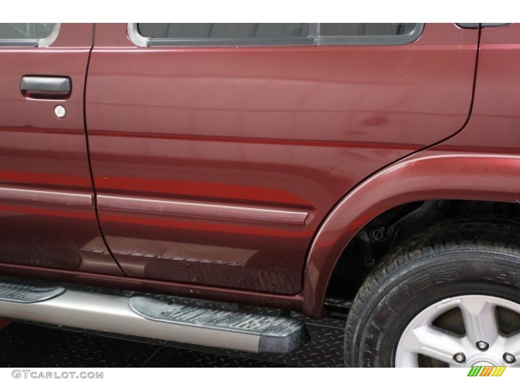 2004 Pathfinder SE 4x4 - Merlot Red Pearl / Charcoal photo #53