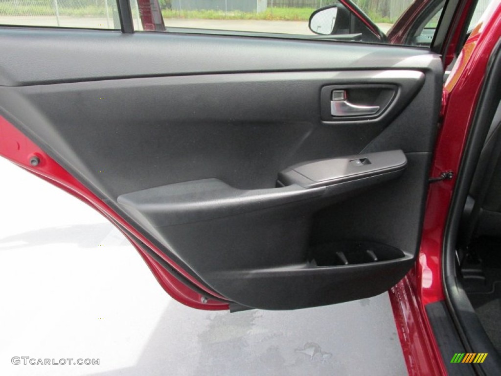 2015 Camry SE - Ruby Flare Pearl / Black photo #16