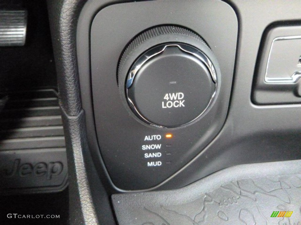 2015 Jeep Renegade Sport 4x4 Controls Photos