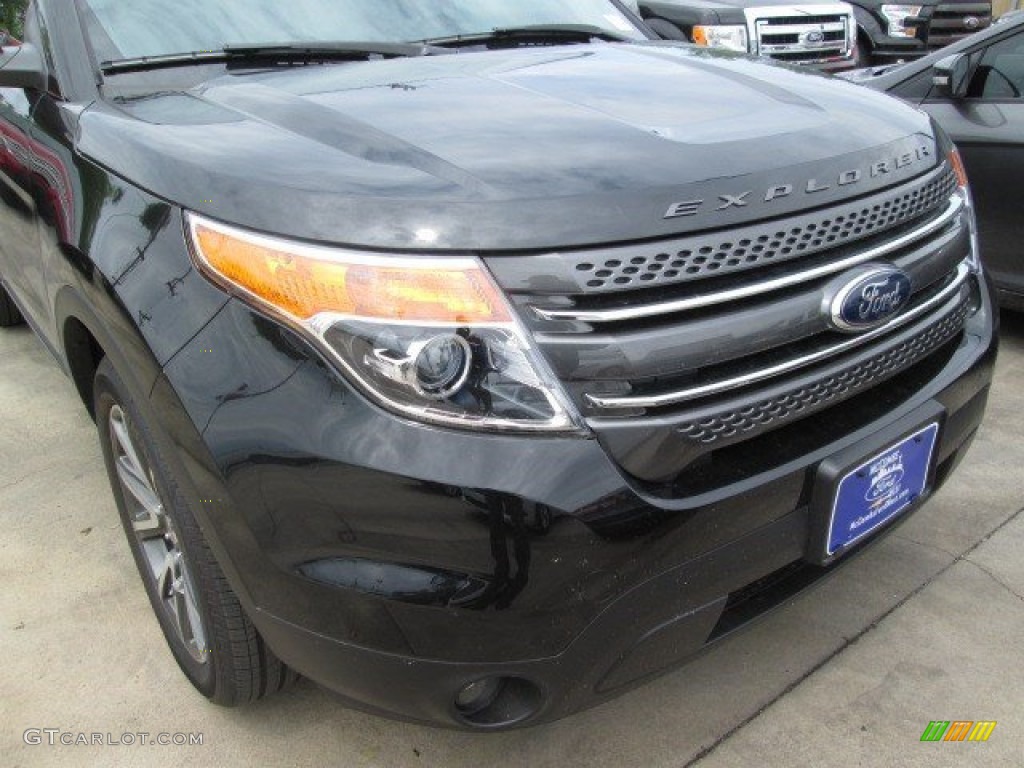 2015 Explorer XLT - Tuxedo Black / Charcoal Black photo #4