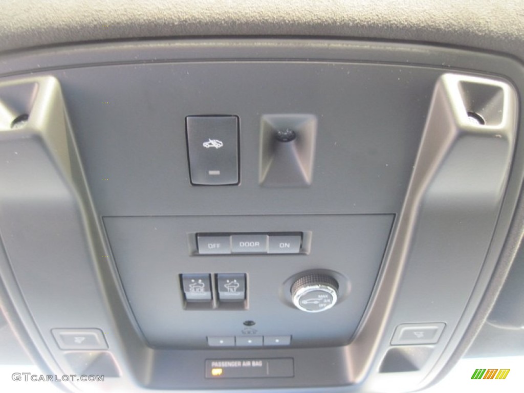 2015 Cadillac Escalade Platinum 4WD Controls Photo #103055709