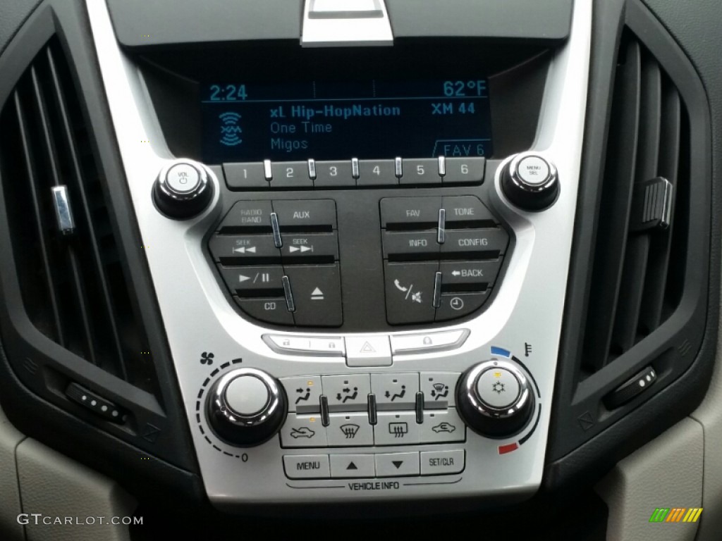 2010 Equinox LS - Summit White / Jet Black/Light Titanium photo #17