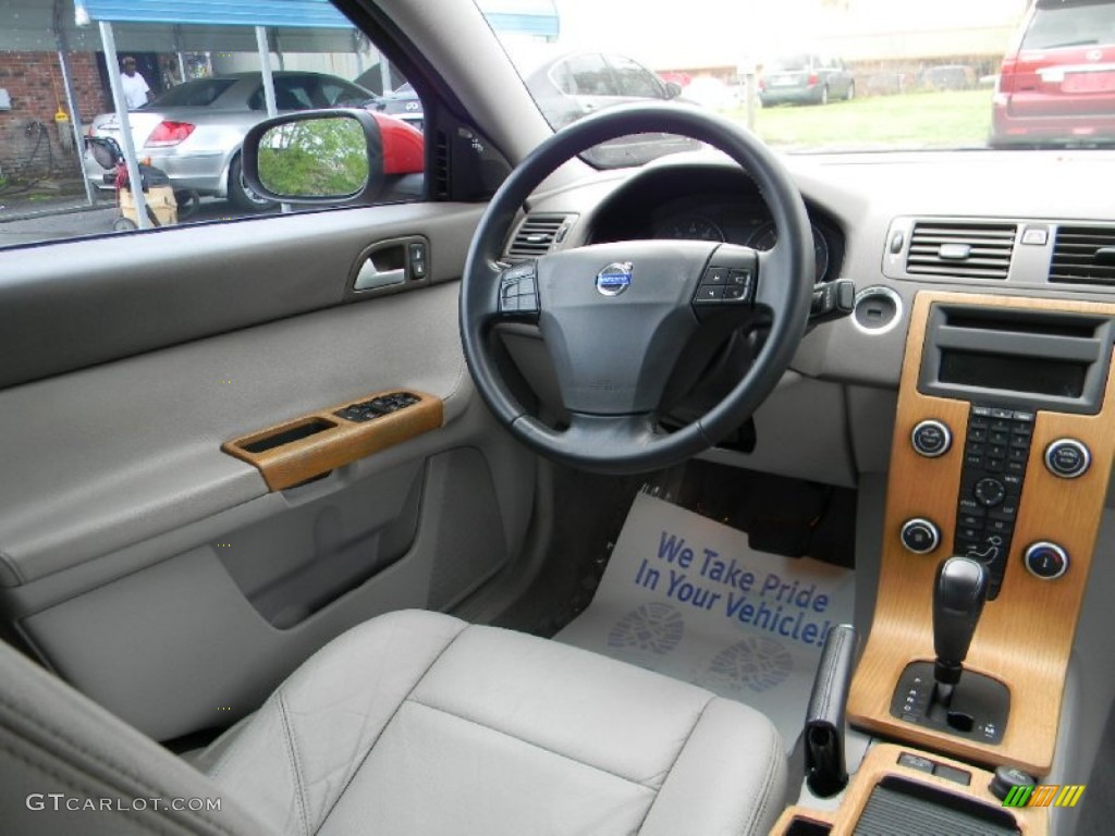 2008 Volvo S40 2.4i Umbra Brown/Quartz Beige Dashboard Photo #103067988
