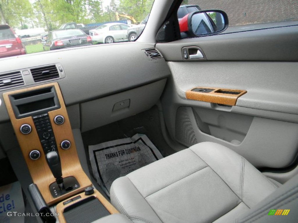 2008 Volvo S40 2.4i Front Seat Photo #103068042