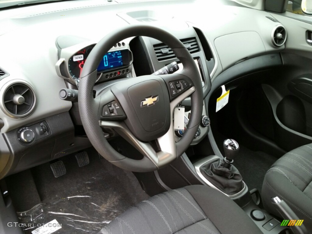 Jet Black/Dark Titanium Interior 2015 Chevrolet Sonic LT Hatchback Photo #103073094